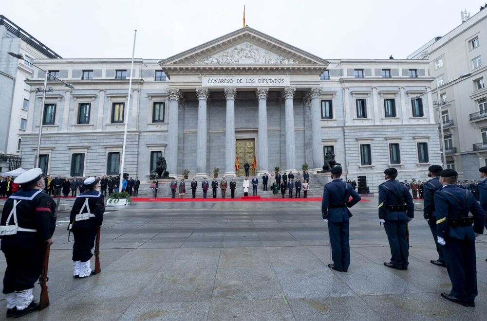 Izado de la bandera nacional y acto institucional en el Congreso por el Día de la Constitución  / ALBERTO ORTEGA