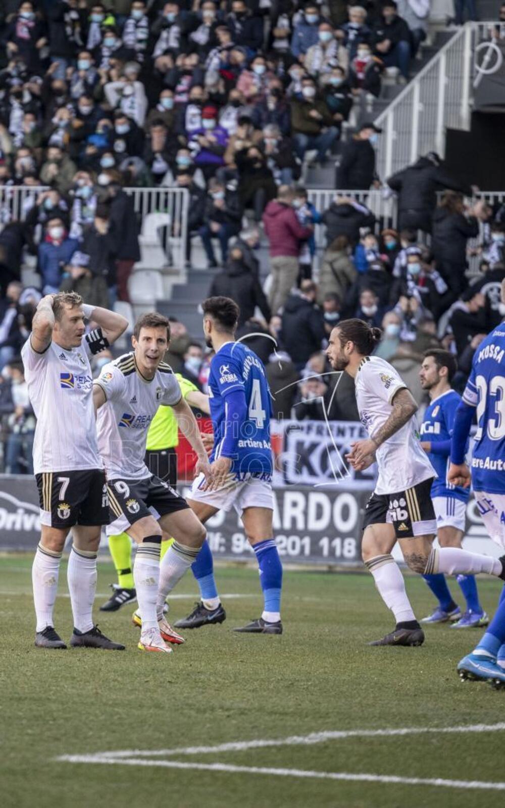 Burgos CF-Real Oviedo, en imágenes.  / JESÚS J. MATÍAS
