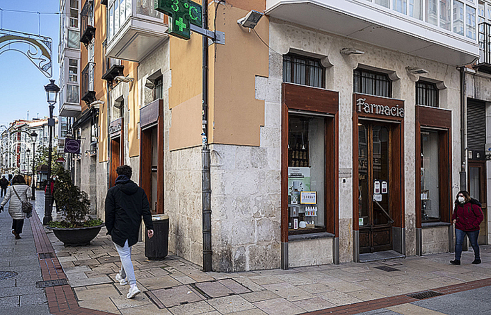 Farmacia Martínez Peña. Calle Cardenal Segura, 8.  / JESÚS J. MATÍ­AS