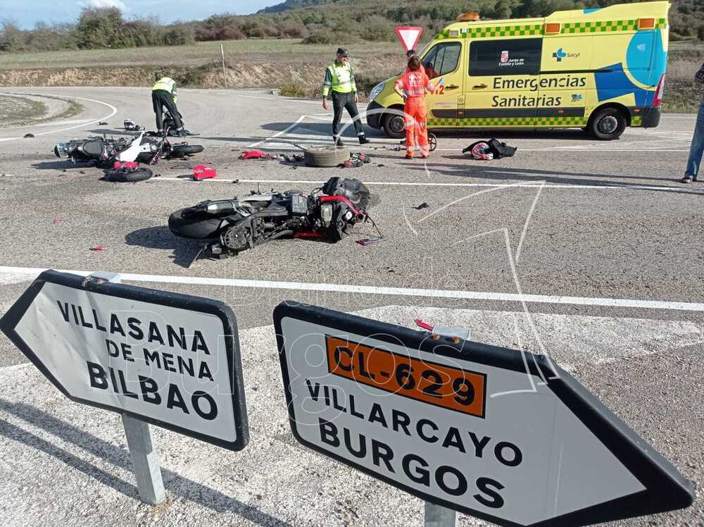 Cuatro heridos en una violenta colisión entre un turismo y dos motos en Bercedo
