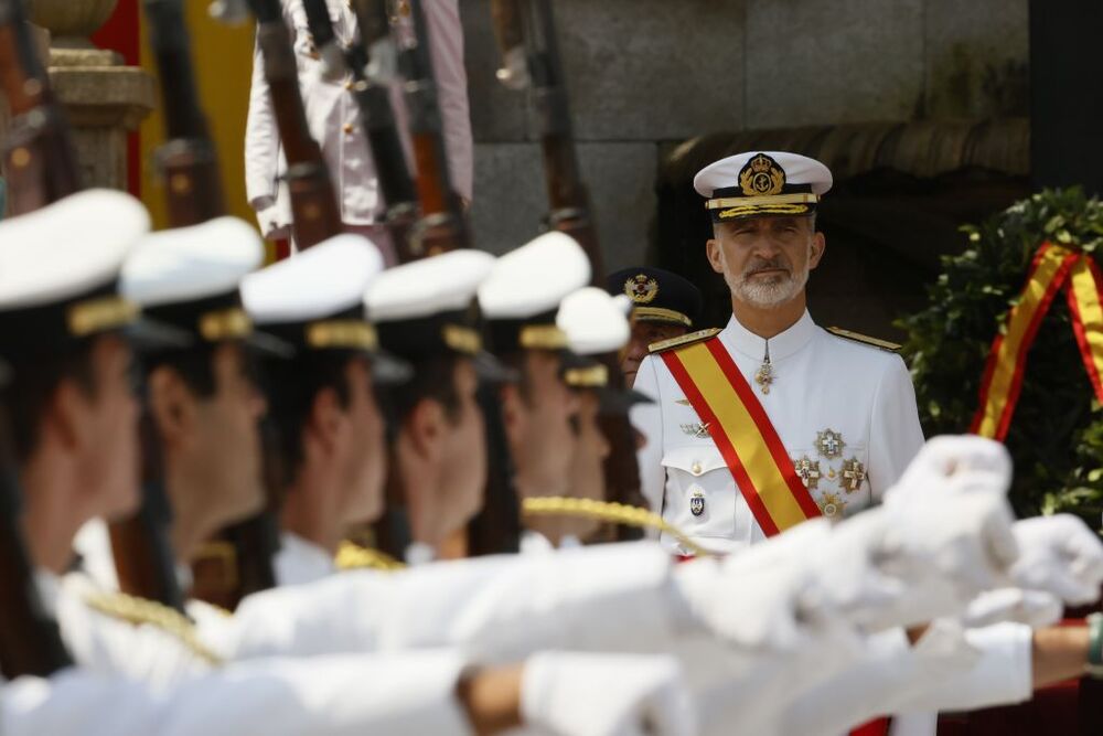 El rey Felipe VI preside la entrega de reales despachos a los nuevos oficiales de la Armada en la Escuela Naval  / LAVANDEIRA JR.