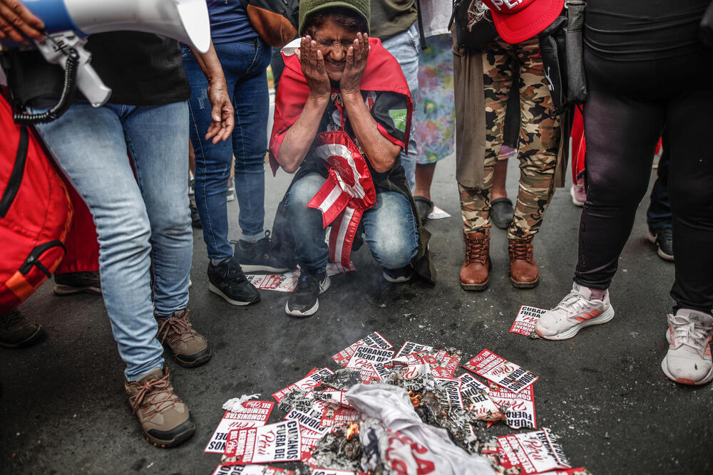 Pedro Castillo, detenido por la Policía tras ser destituido por el Congreso  / ALDAIR MEJÍA