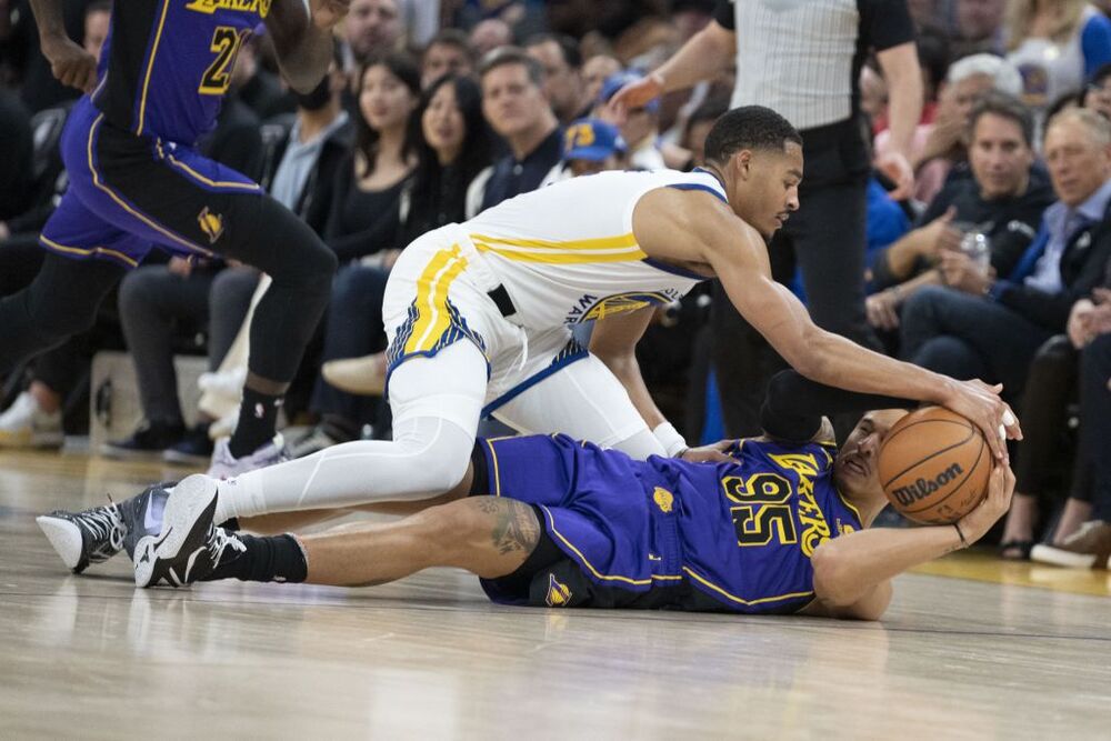 NBA: Los Angeles Lakers at Golden State Warriors  / KYLE TERADA