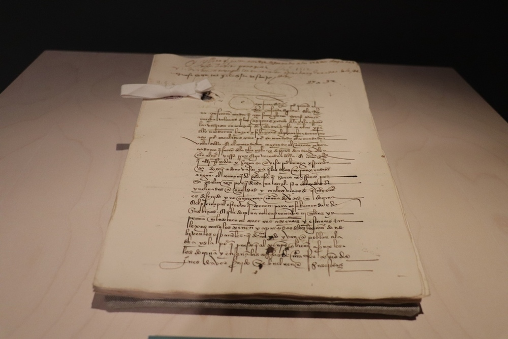 Facsímil de las Leyes de Burgos, documento de 1512 (Archivo Municipal de Burgos)