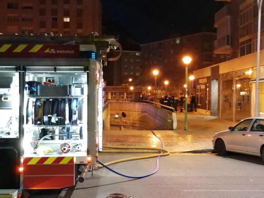 Incendio en un garaje de la Plaza Roma, en Gamonal