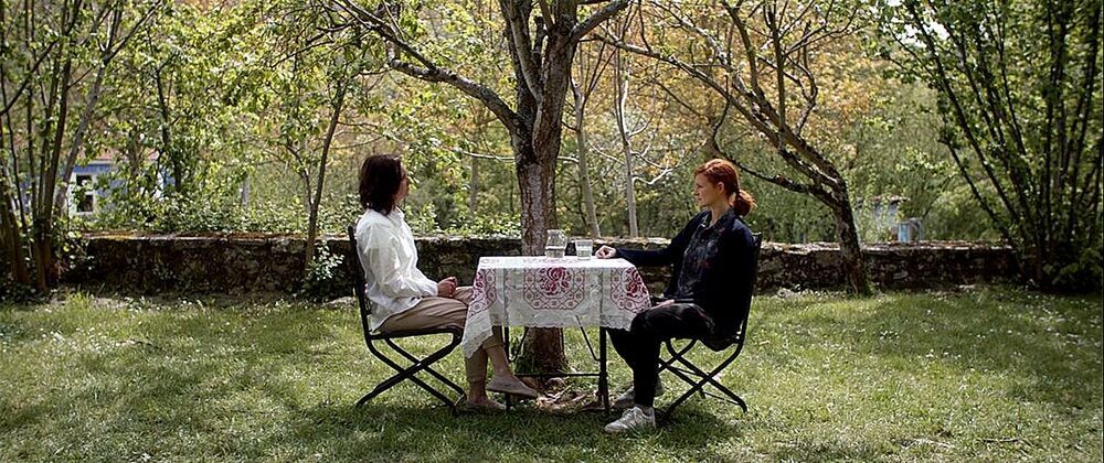 Las actrices Ana Torrent (izquierda)y Ana Polvorosa en una de las escenas del cortometraje ‘Plein Air’. 