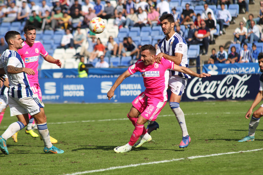 Valcarce salió al césped del Nuevo Colombino en los últimos minutos del Recreativo-Burgos CF, justo antes de la prórroga.