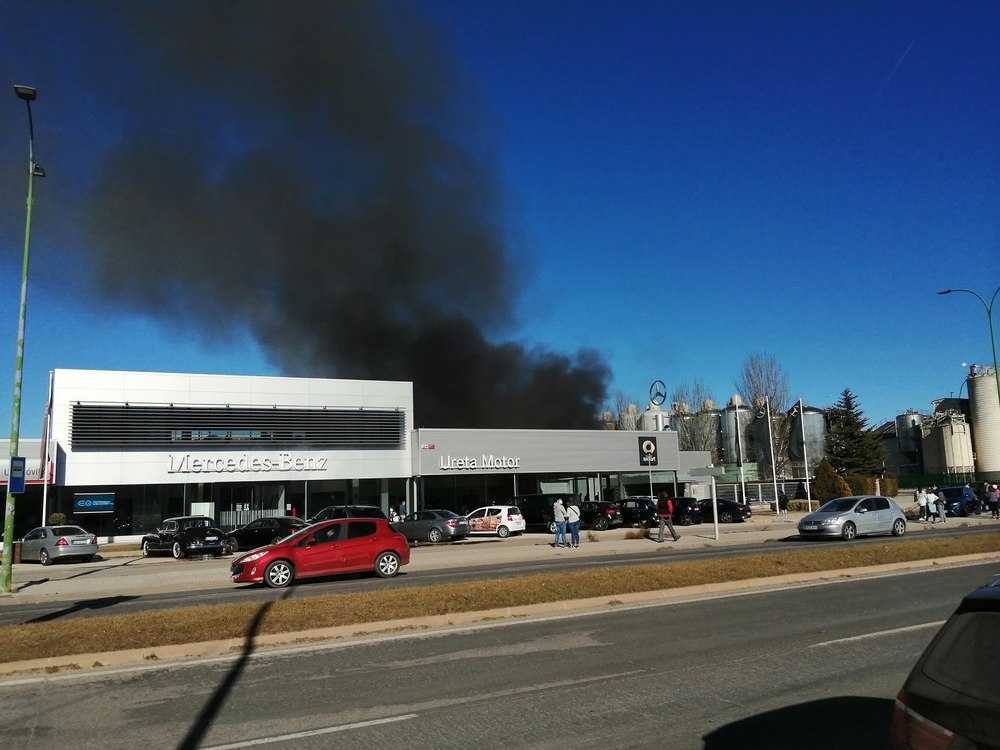 Fuego en las instalaciones de Ureta Motor