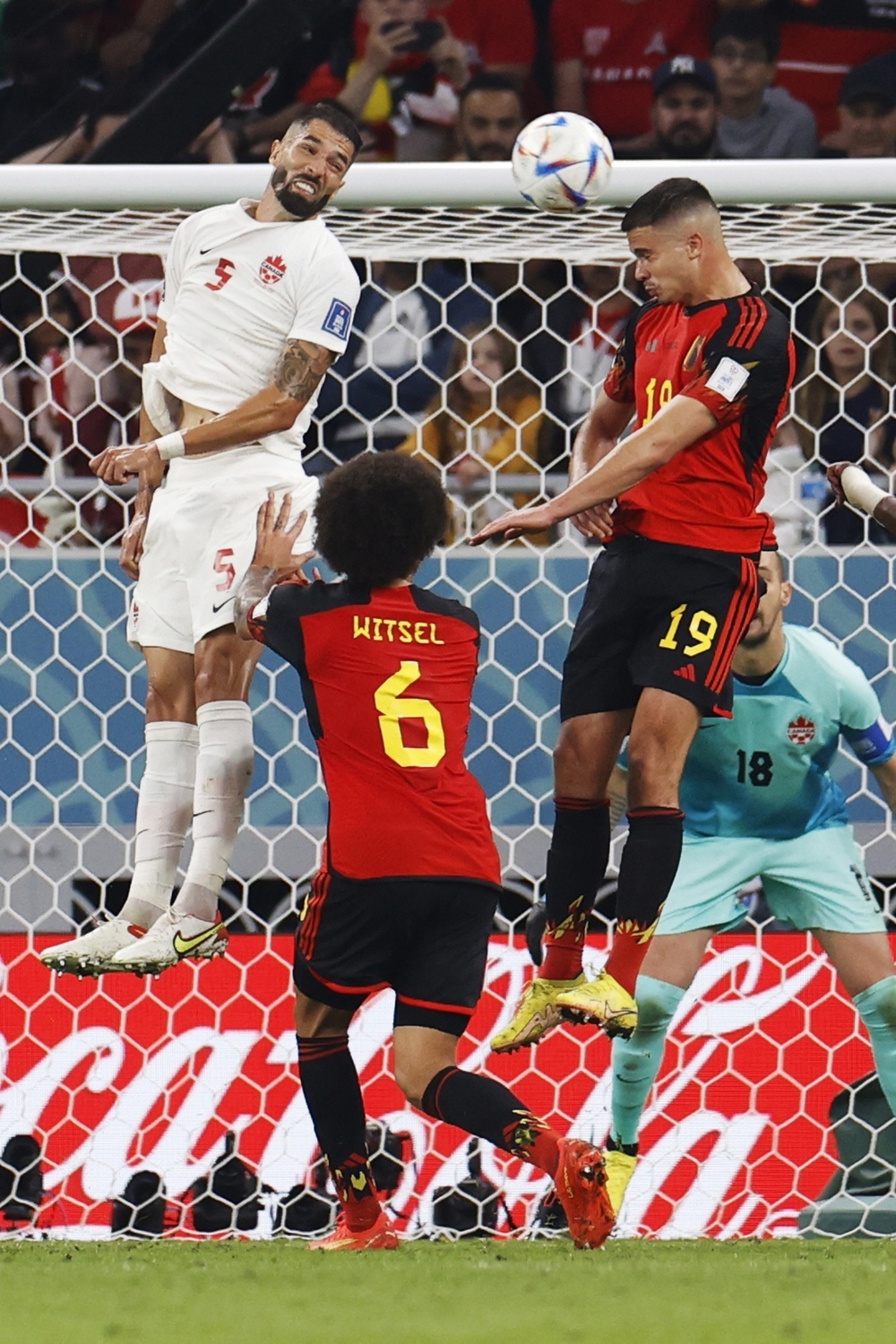Bélgica solventa con apuros su debut ante Canadá