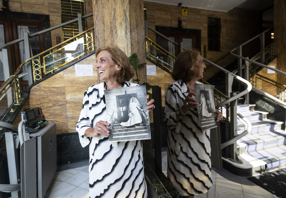 Tity Tamayo llegó al Feygon en 1960. En el portal conserva una foto de hace 62 años, vestida de novia.