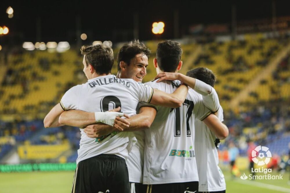Elgezabal, Guillermo, Andy y Matos (d.) se abrazan tras el 0-2 que encarrilaba la victoria en Gran Canaria.   / @LALIGA