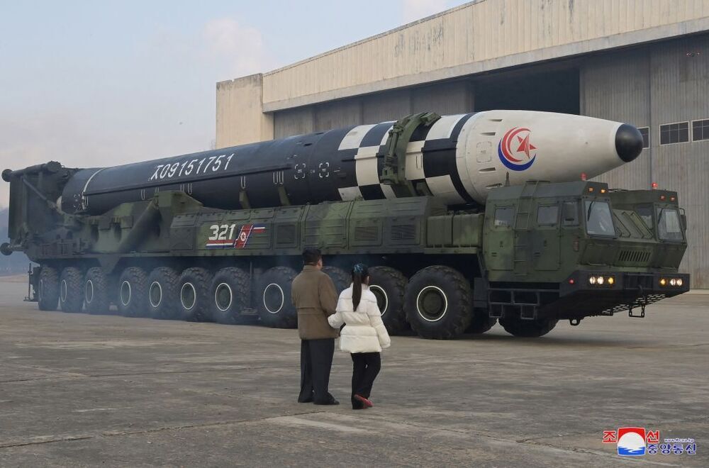 Kim Jong-un supervisó el lanzamiento del misil junto a su hija
