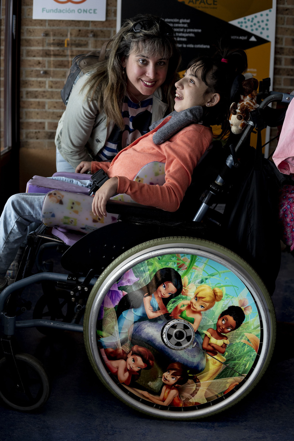 Mirella Saiz y su hija Coraline, que se beneficia de los programas de Apace. 