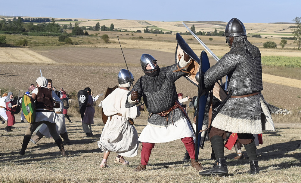 Recreación de la histórica Batalla de Atapuerca.  / RICARDO ORDÓÑEZ (ICAL)
