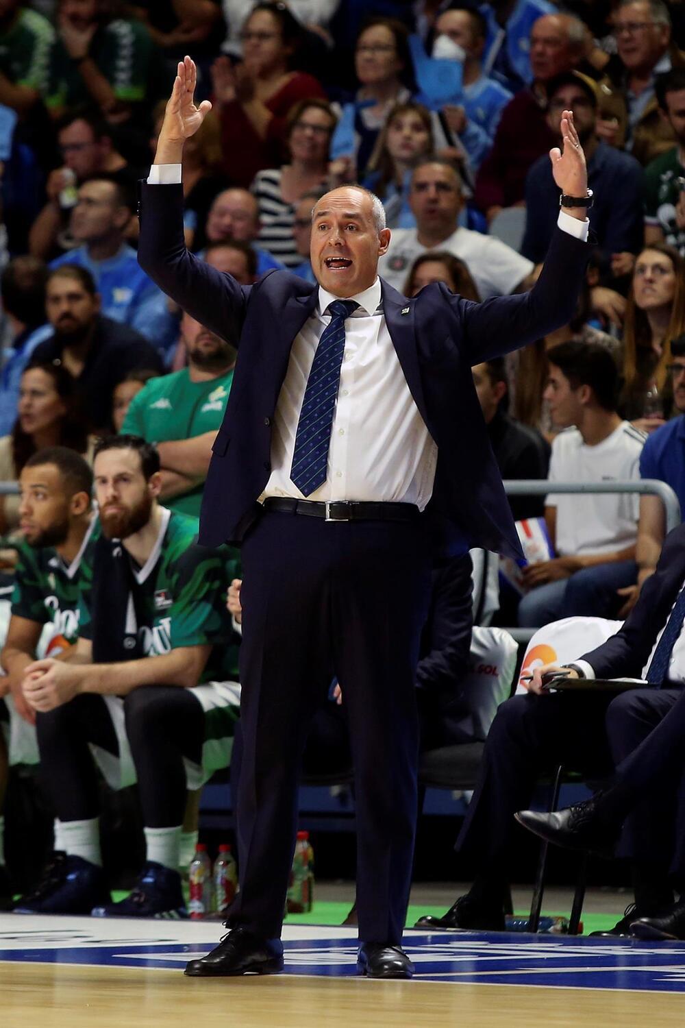 Curro Segura, durante su etapa en el banquillo del Real Betis.