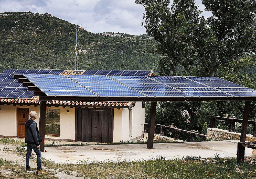 Muchos pueblos están optando por energía solar, tanto en edificios municipales, como en particulares, para ahorrar. 