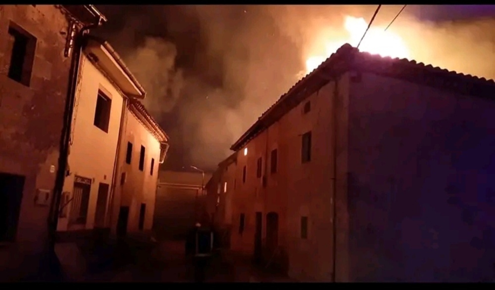 Las llamas arrasan Santibáñez del Val