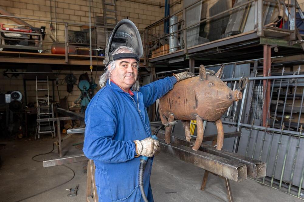 José Luis Blanco creó hace 14 años su propio taller de forja.