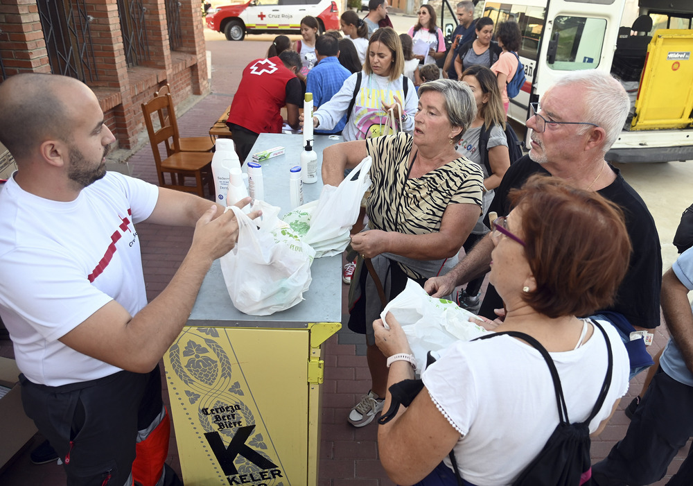 Medio millar de personas marchan con Cruz Roja en Agés