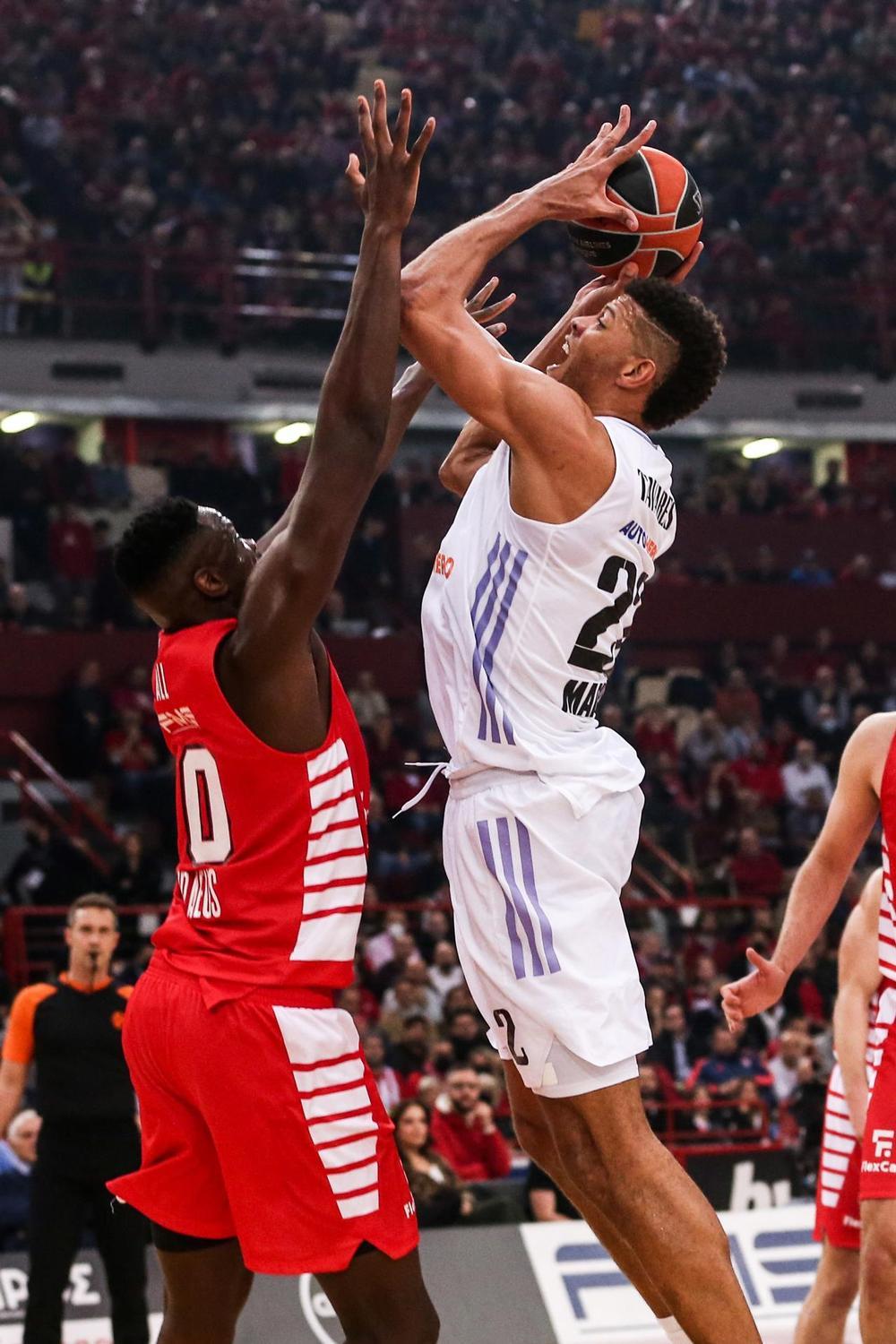 73-60. El Real Madrid paga caros sus errores en Atenas