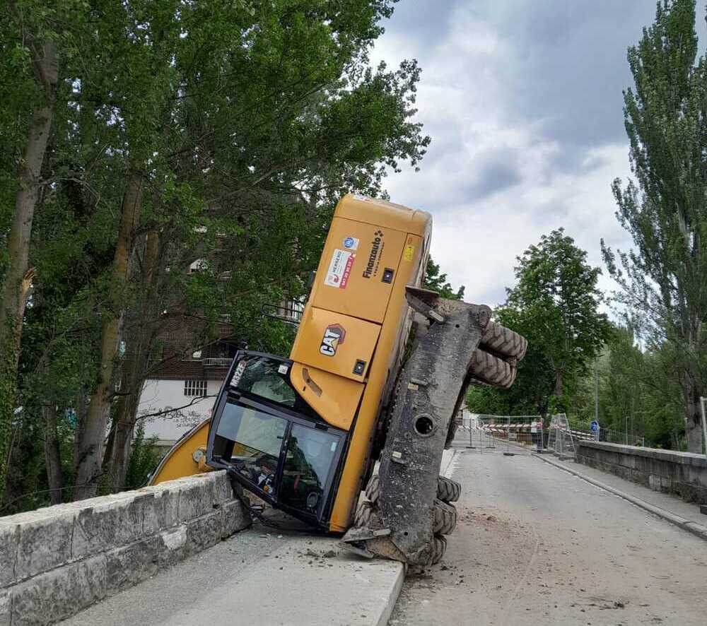 Aparatoso accidente de una máquina en Briviesca