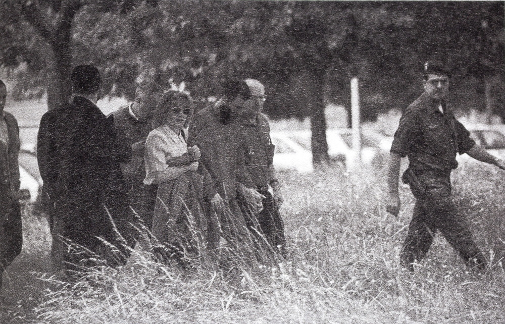 Ortega Lara, acompañado por su esposa, Domitila Díez, tras ser liberado.