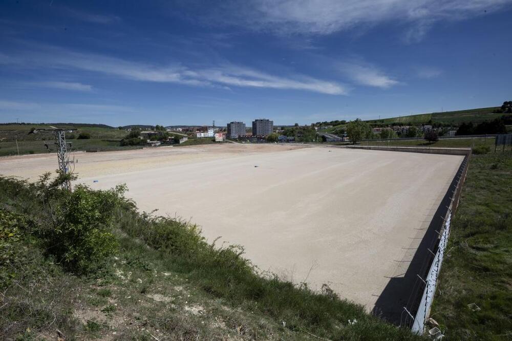 Los 26.000 metros cuadrados de terreno en las antiguas naves de Automoba quedaron totalmente acondicionados hace un año tras el derribo de las edificaciones.