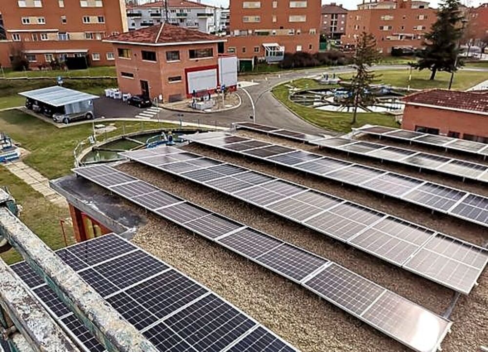 Placas solares en la estación de agua potable de Palencia