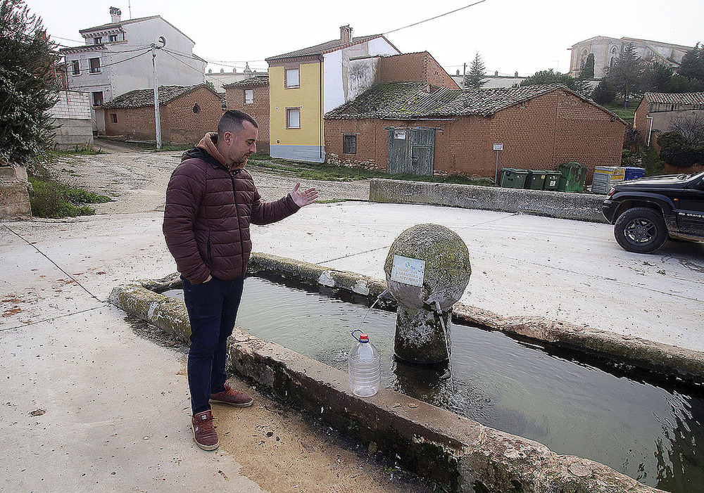 Villamayor de los Montes descubre que su agua no se puede beber y estudia soluciones