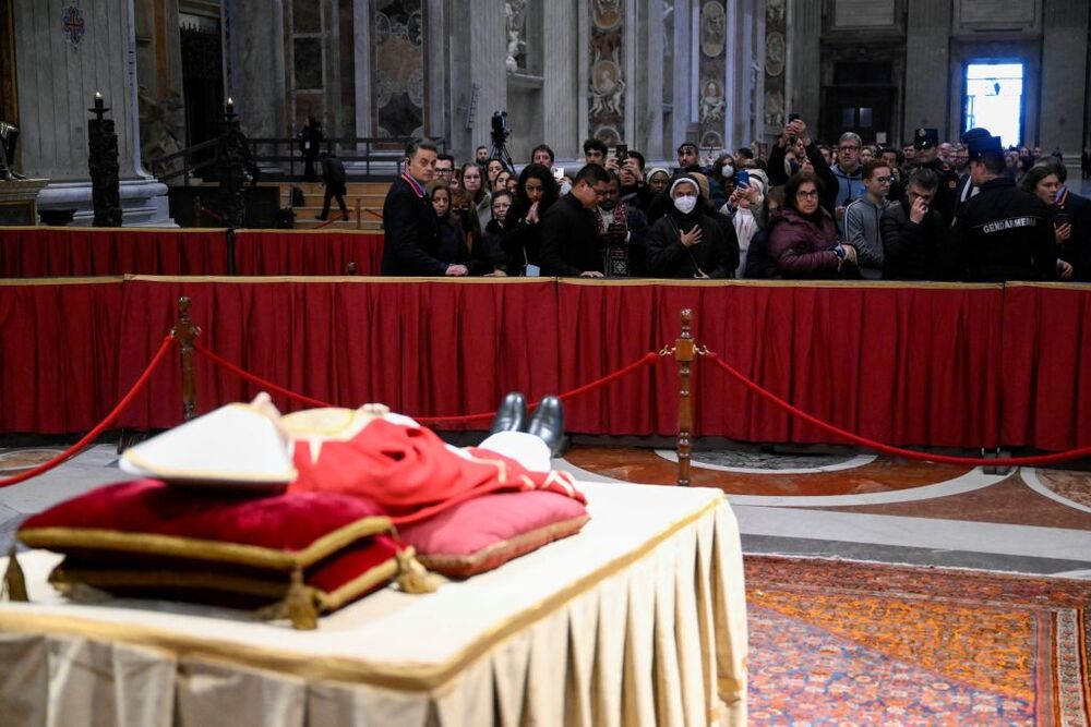 The body of former Pope Benedict lies at St. Peter's Basilica  / VATICAN MEDIA