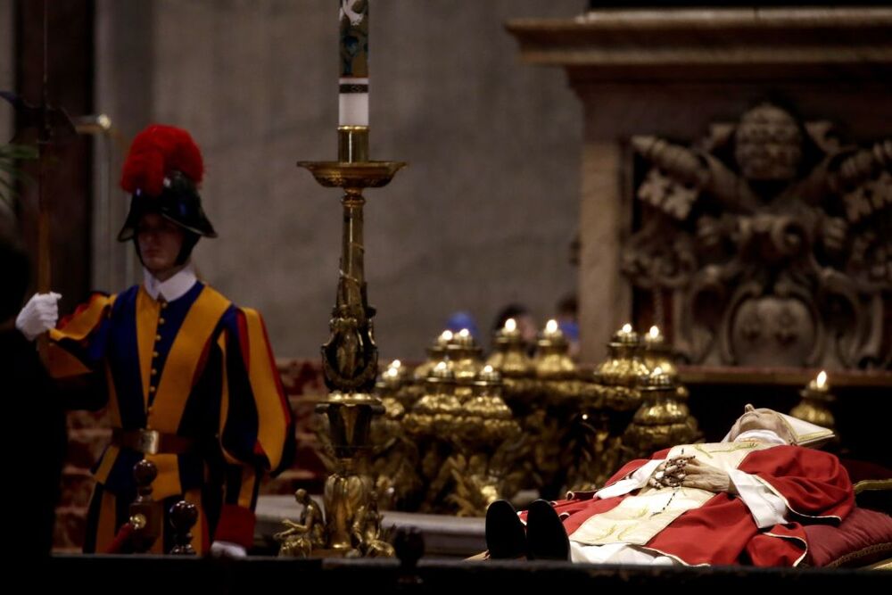 Esposizione della salma del Papa Emerito Benedetto XVI   / CECILIA FABIANO /LAPRESSE
CECILI