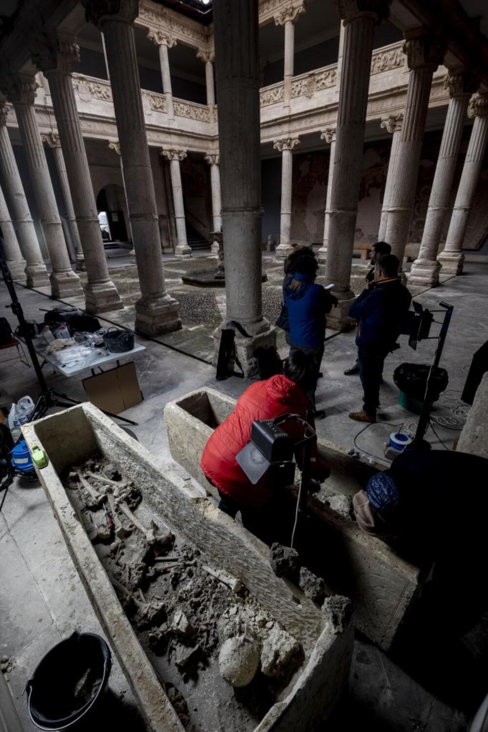 La excavación se considera doblemente excepcional, por hallar los sepulcros intactos y por su final en un Museo, el de Burgos.   / VALDIVIELSO