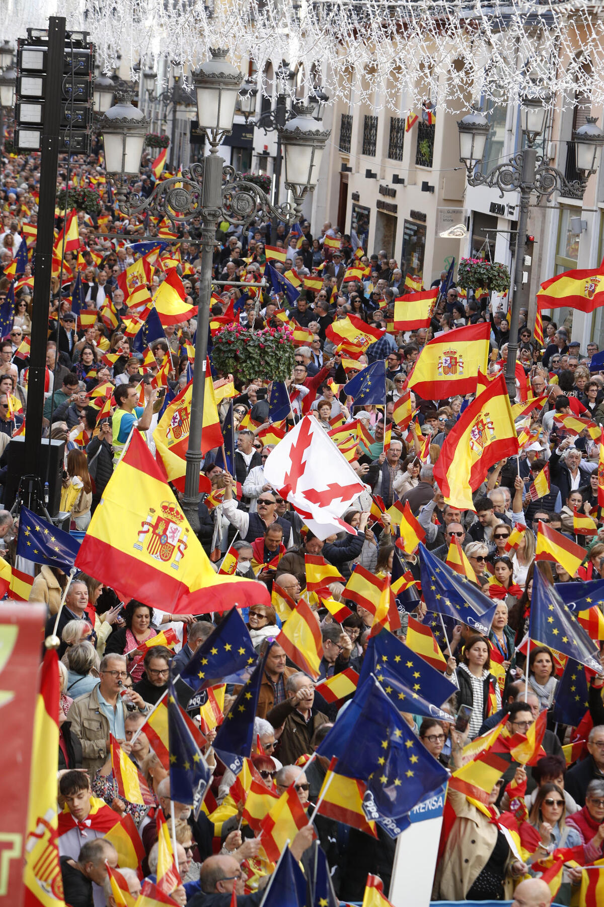 La derecha convoca protestas en toda España contra la amnistía a los independentistas catalanes