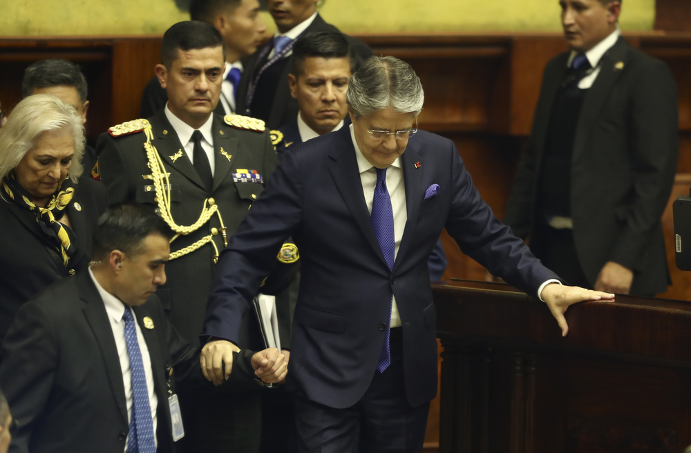 El presidente de Ecuador llegaba a la Asamblea para defenderse en el juicio político.