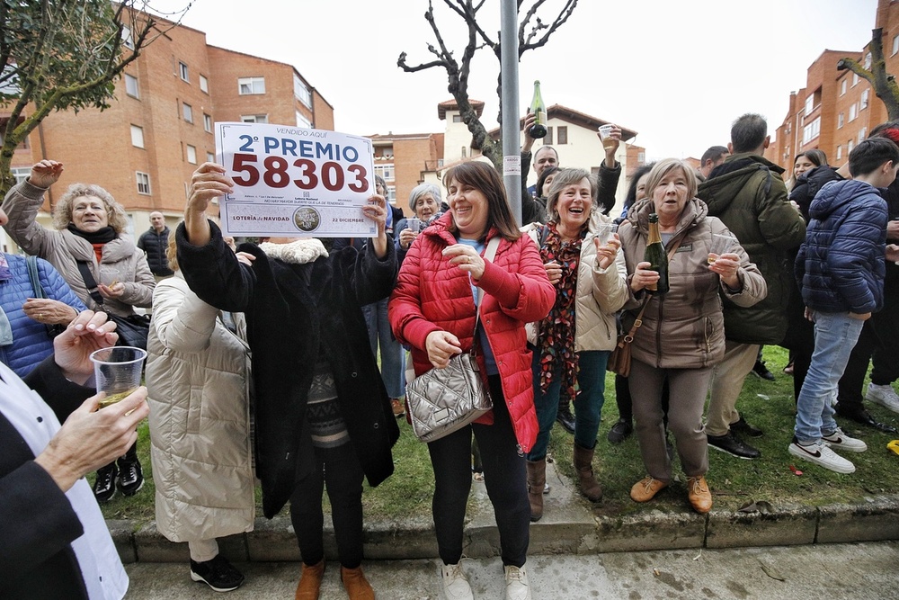 Alegría en Belorado, donde se ha vendido una serie del 58.303, número agraciado con el segundo premio de la Lotería de Navidad.