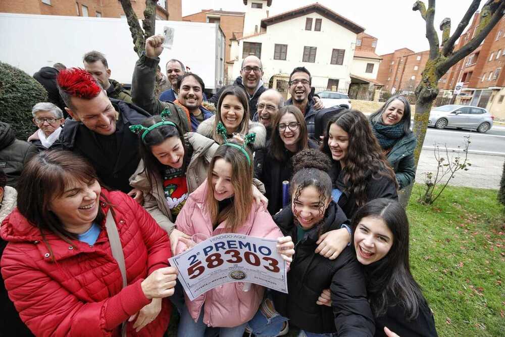 El 58.303 ha repartido más de 1,2 millones de euros en Belorado y sus vecinos han salido a la calle a celebrarlo.
