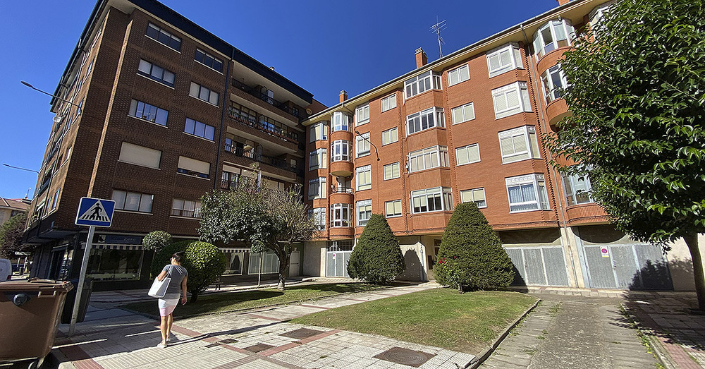 El presunto yihadista, un joven de 19 años nacido en Burgos y de familia marroquí, fue detenido el martes en una vivienda ubicada en la calle Reyes Católicos de Briviesca.