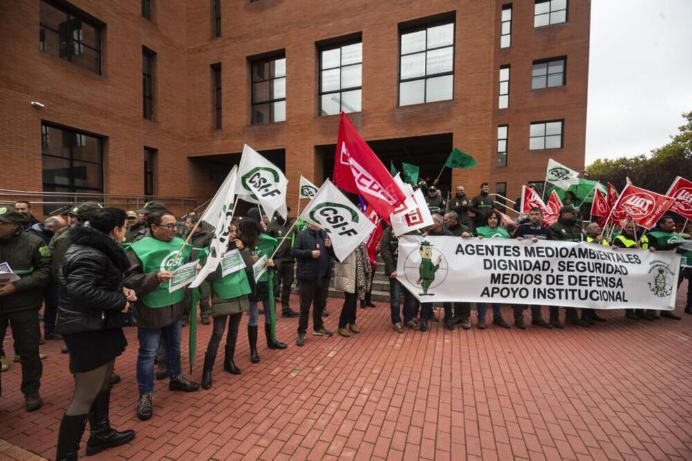 Agentes medioambientales protestan contra el recorte de 19 plazas en Burgos