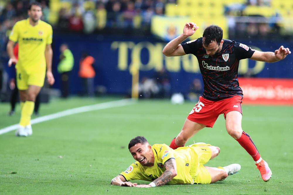 El Villarreal golea al Athletic y se saca el billete europeo
