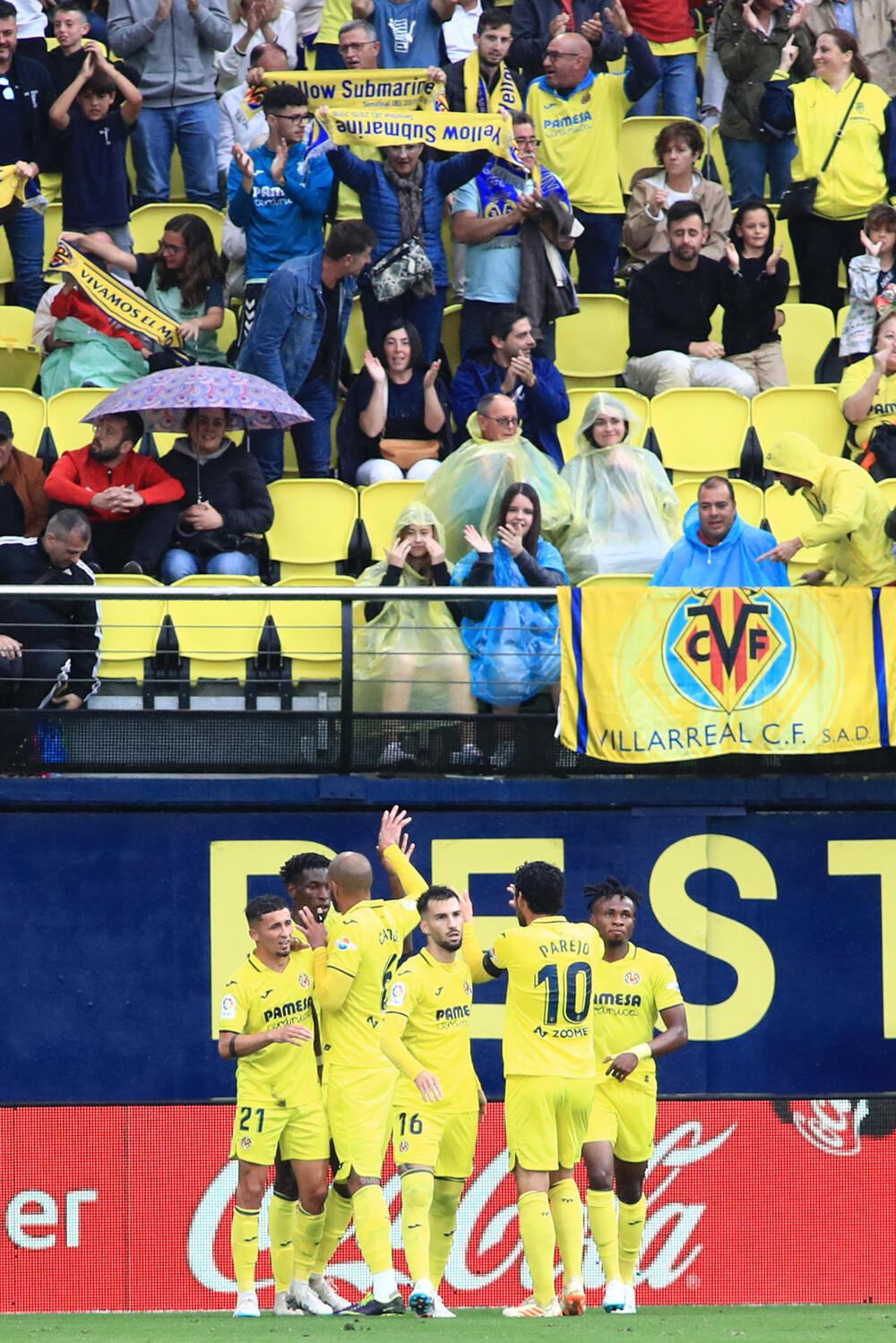El Villarreal golea al Athletic y se saca el billete europeo
