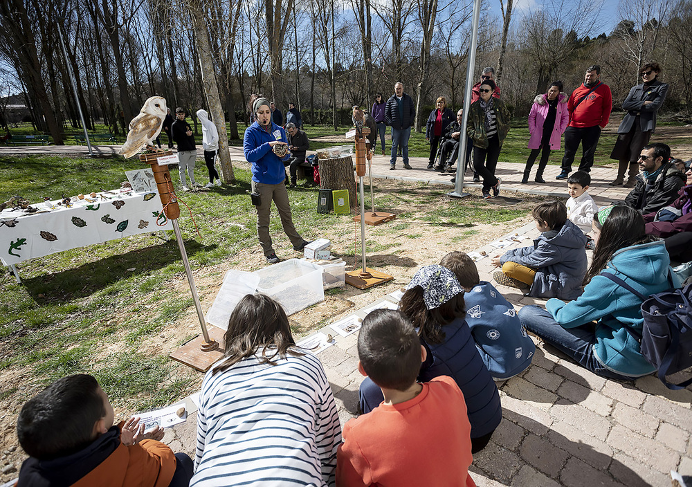 La soleada mañana acompañó el taller de animales, del que los niños salieron con más sed de conocimiento.