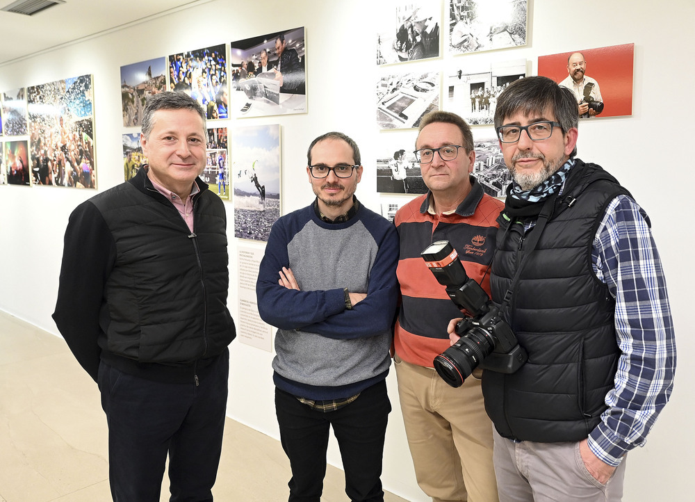 Alberto Rodrigo, Valdivielso, Jesús J. Matías y Luis López Araico, fotógrafos de Diario de Burgos presentes en la inauguración de la muestra. 