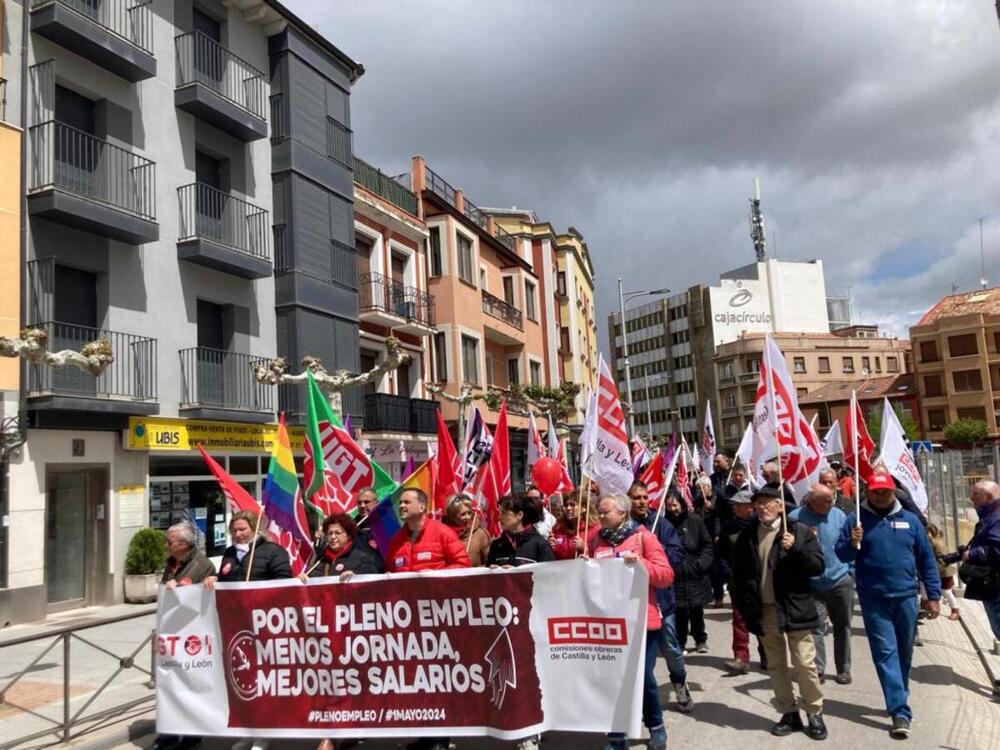 Los sindicatos lograron concentrar a varias decenas de personas para celebrar en Aranda el 1º de Mayo.