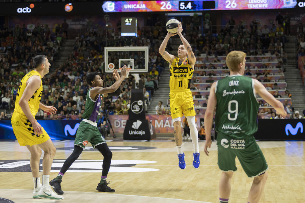 El Lenovo Tenerife se carga al campeón y anfitrión Unicaja