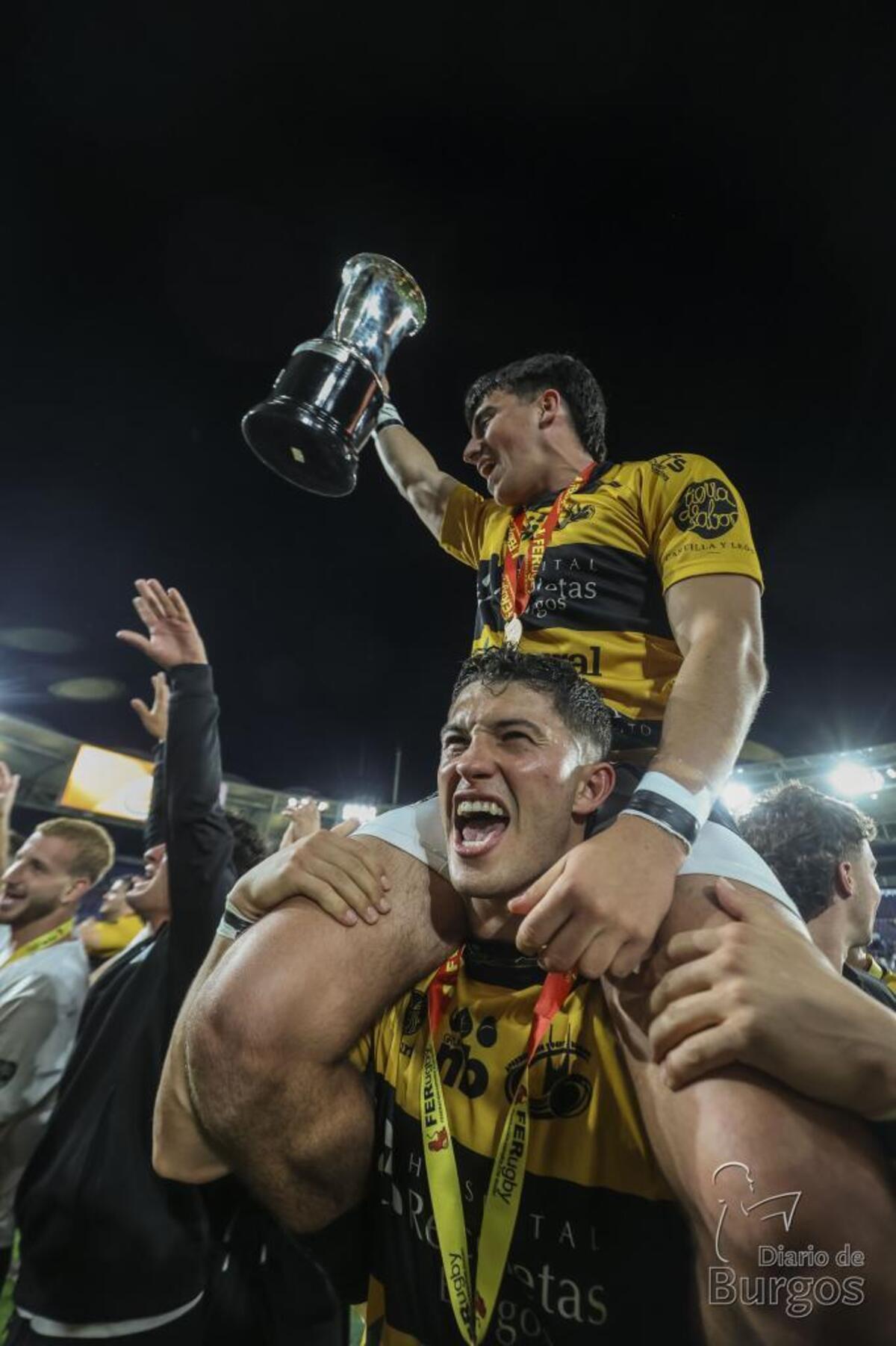 El Aparejadores hace historia y se proclama campeón de la Copa del Rey de rugby al imponerse al VRAC (19-20).  / LUIS LÓPEZ ARAICO