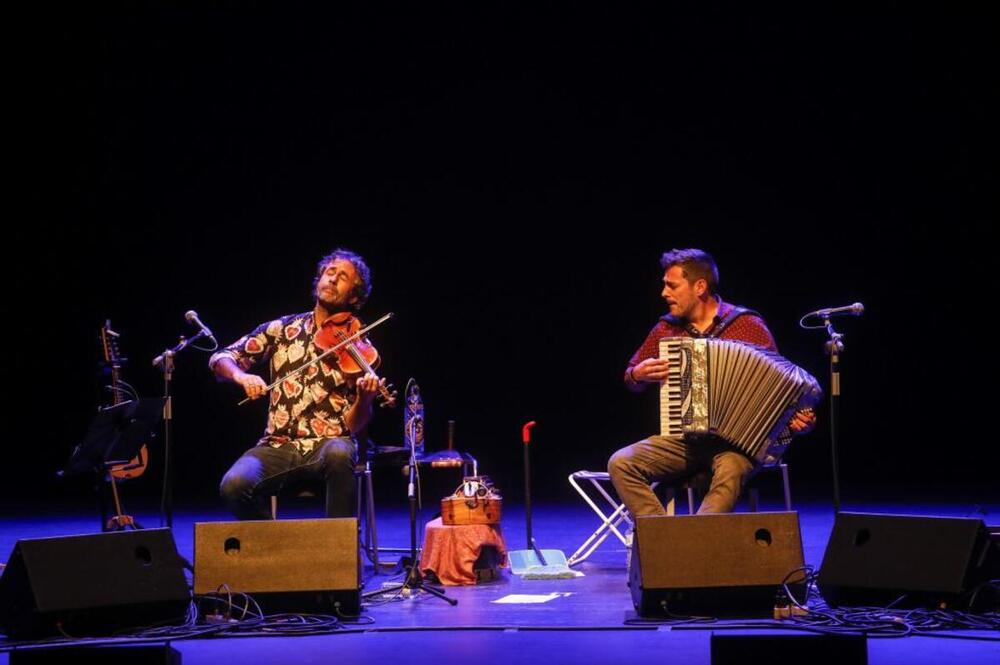 El dúo Fetén Fetén, compuesto por Diego Galaz (izquierda) y Jorge Arribas, en uno de sus últimos shows en Burgos.