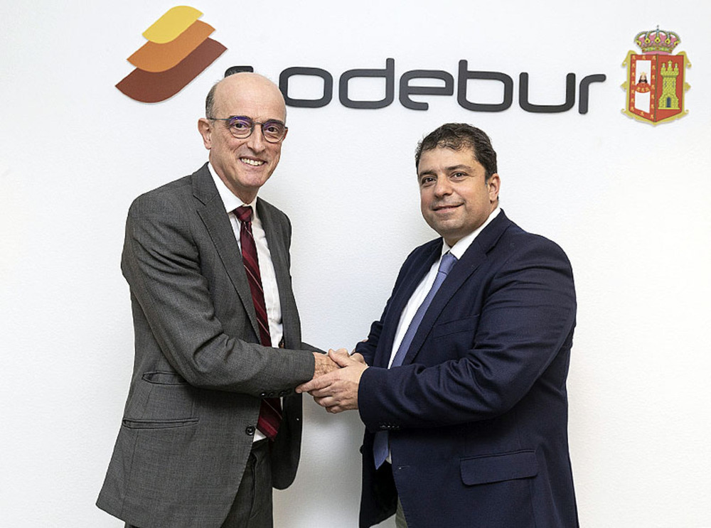 Enrique Martínez (i.), director general de Proyecto Arraigo, y Carlos Gallo, presidente de Sodebur. 