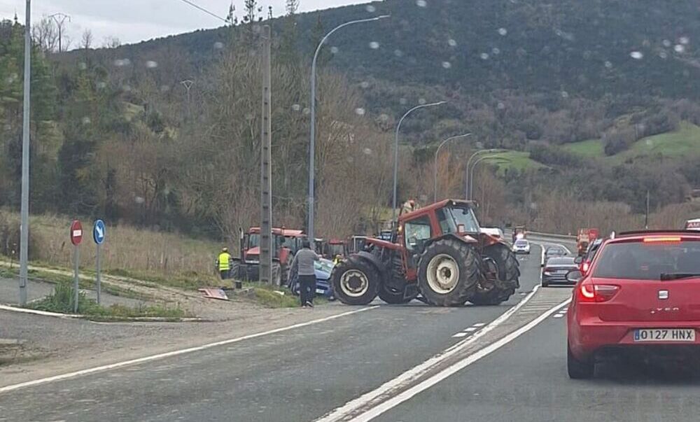 Detienen a un agricultor por causar un accidente en Merindades