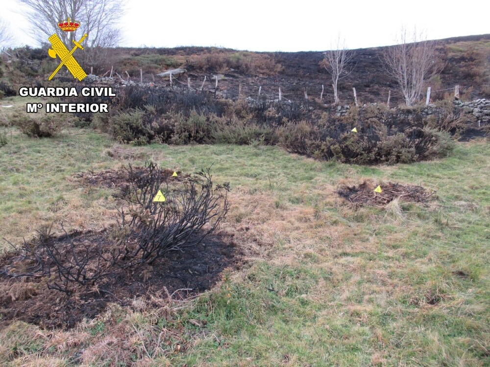 El fuego tuvo su origen en una finca de pastos por la quema incontrolada de restos vegetales de desbroce.