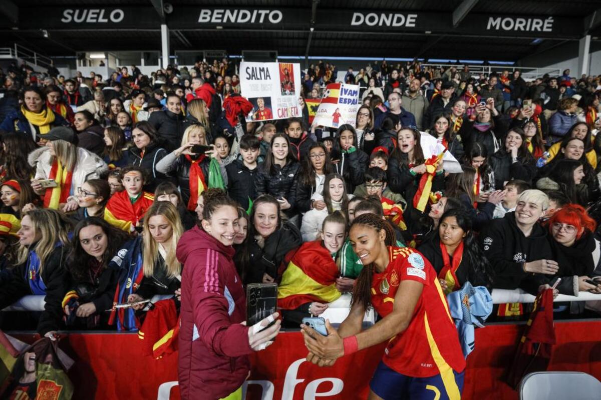 Una tarde mágica en El Plantío con la selección española femenina, sobre todo para las más jóvenes.